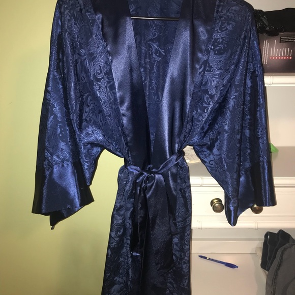 Victoria’s secret kimono robe - Picture 6 of 6